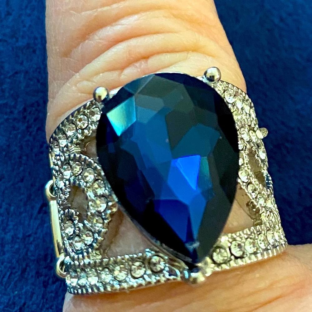 NEW Stunning Stretch Ring with Royal Blue Stone- Vintage Inspired